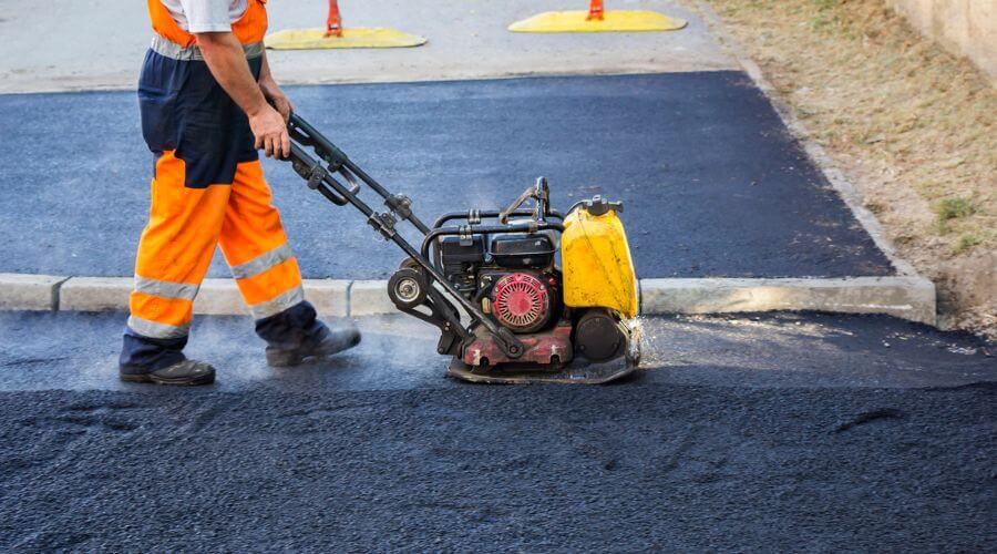 Professional gutter cleaning in Louisville, NE
